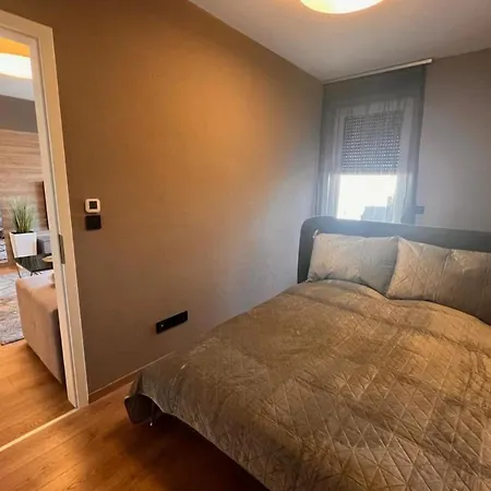 Glamorous In Budapest, Hungary * בודפשט