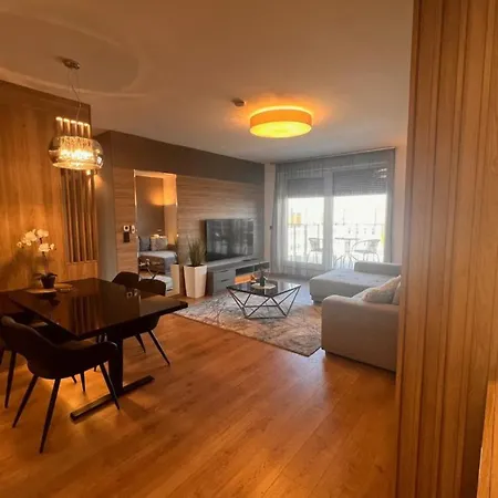 Glamorous In Budapest, Hungary * בודפשט